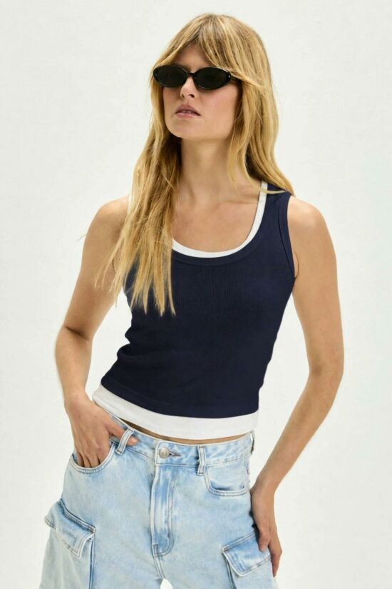 Imagem de Regata Sabrina Azul Navy Le Blog
